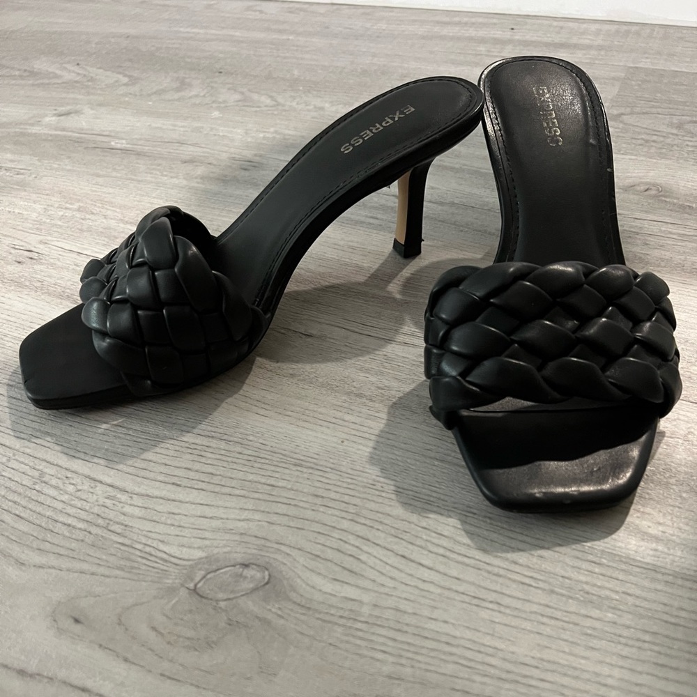 Express heels in black - size 7